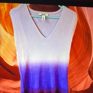 Women's Purple and White V-Neck Top